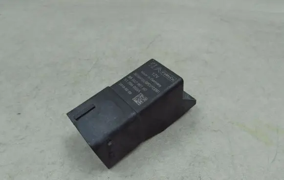 Ford Galaxy Glow plug pre-heat relay 9803299780 51299058A 59358