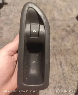 Renault Laguna II Quarter vent window switch 8200016013