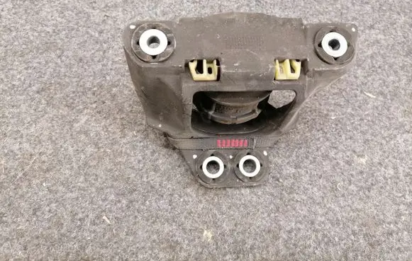 Volvo V60 Engine mount bracket 26008326F22