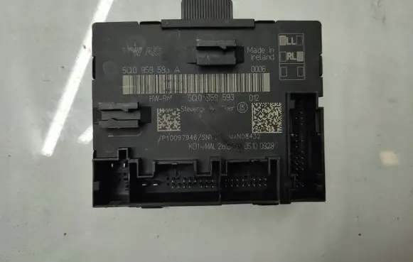 Volkswagen Golf VII Door control unit/module 5Q0959593
