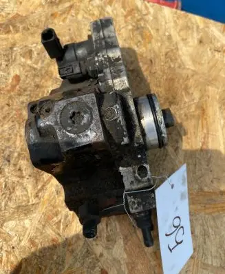 Mercedes-Benz E W211 Fuel injection high pressure pump A6110701401 0445010048 1029658