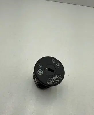 Passenger airbag on/off switch
