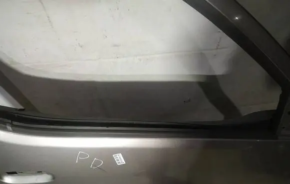 Toyota Yaris Verso Front door glass trim molding 
