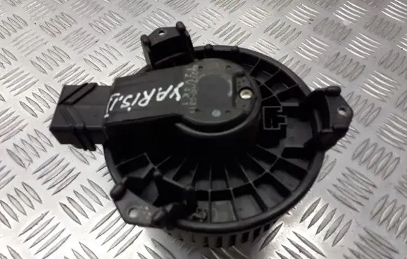 Toyota Yaris Front door blower motor 272700-0311