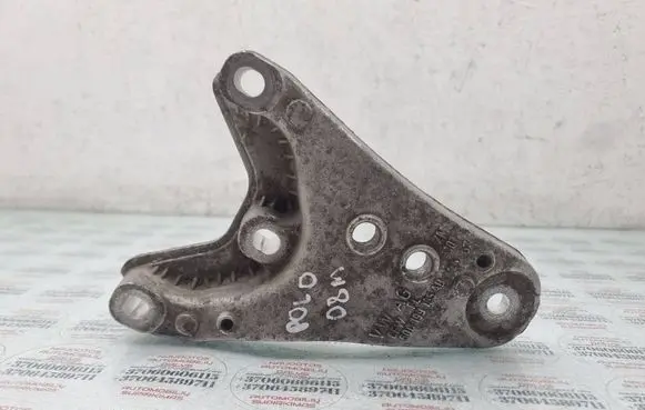 Volkswagen Polo IV 9N3 Engine mounting bracket 6Q0199185AB