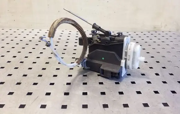 Audi A6 S6 C4 4A Front door lock 4A1837016D