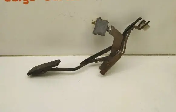 Subaru Forester SF Accelerator throttle pedal