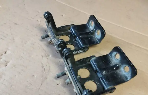 Lincoln Navigator Tailgate/trunk/boot hinge