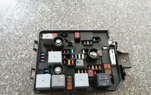 Opel Mokka Fuse module 94520912 0000202 30959L