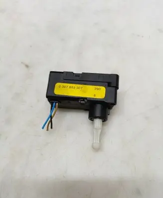 Headlight level adjustment motor