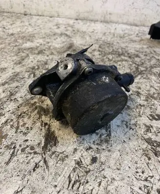 Nissan Juke I F15 Vacuum pump