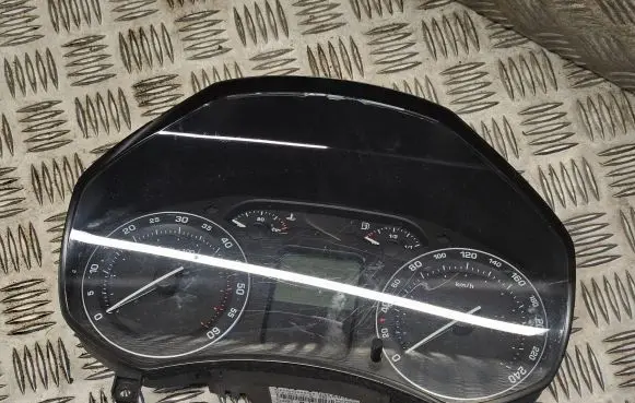 Skoda Octavia Mk2 (1Z) Speedometer (instrument cluster) 1Z0920810D 1053285 A2C53032531