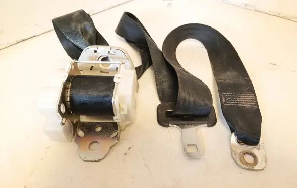 Toyota Corolla Verso AR10 Rear seatbelt H073901 R1400 Z899
