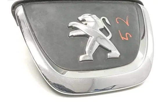 Manufacturer badge logo/emblem