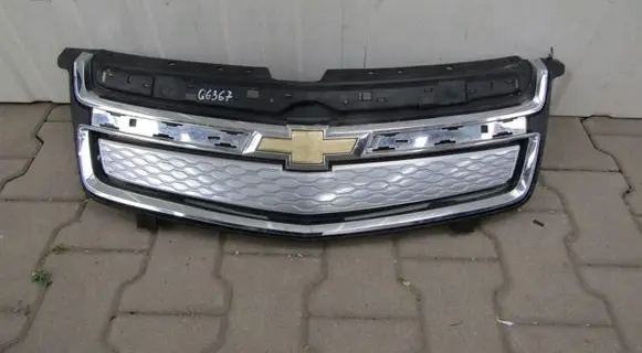 Chevrolet Volt I Front bumper upper radiator grill 22865818