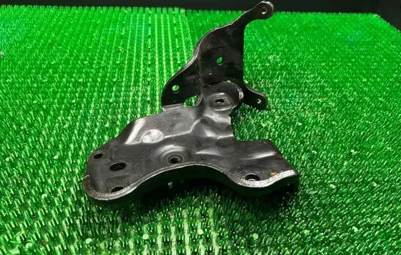 Peugeot 407 Engine mounting bracket 4U3Q126569BA