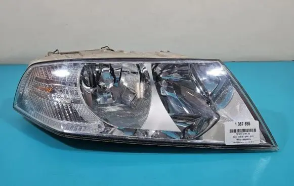 Skoda Octavia Mk2 (1Z) Headlight/headlamp 1Z1941018P IMPRK1367655