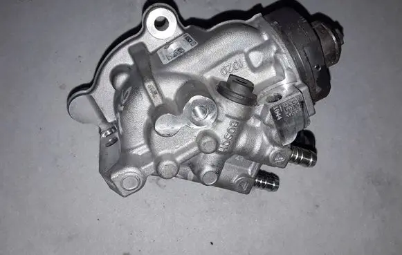 BMW 3 F30 F35 F31 Fuel injection high pressure pump 7823452