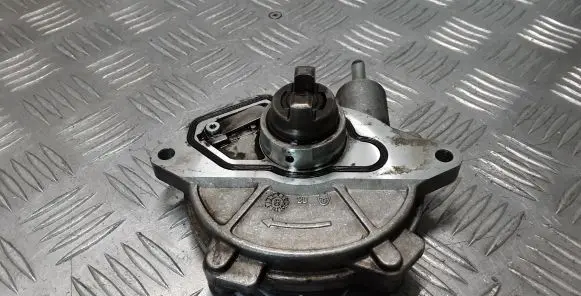 Mercedes-Benz B W245 Vacuum pump A6402300465