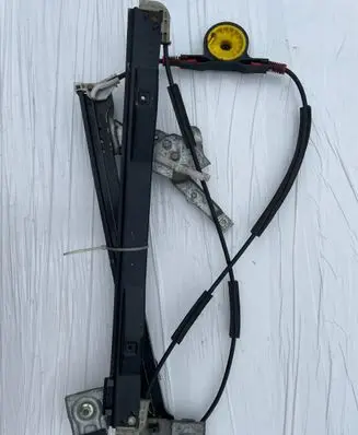 Ford Mondeo Mk III Front door electric window regulator 23200