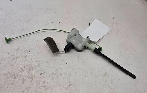 Volvo S60 Fuel tank cap lock 86113136