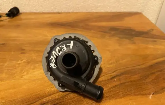 Land Rover Discovery Sport Water pump J9D38501AA