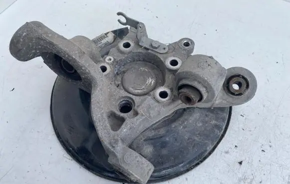 Volvo V70 Rear wheel hub P30647069