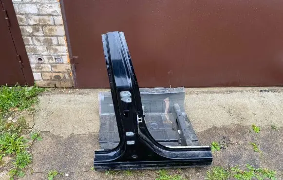 Dodge Charger Pillar (middle) 