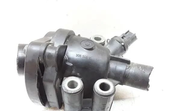 Volvo V70 Thermostat/thermostat housing 30650810