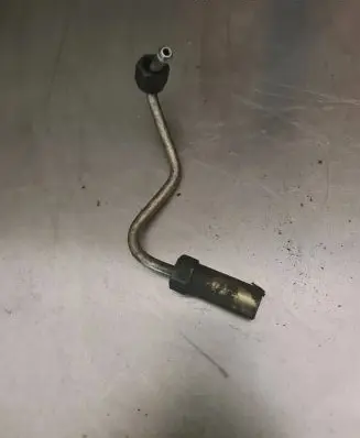 Nissan X-Trail T30 Fuel injector supply line/pipe 