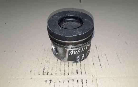 Toyota Avensis T250 Piston W021