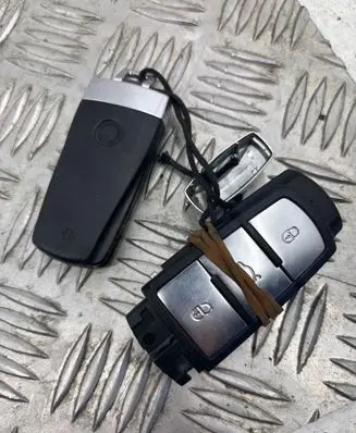Volkswagen PASSAT B7 Ignition lock LO11080