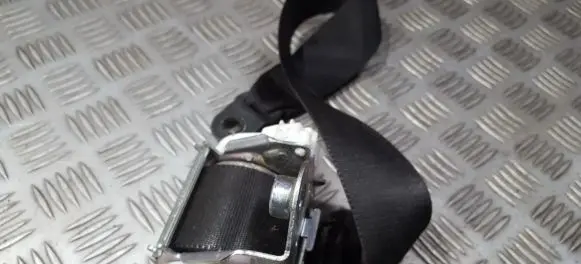 Ford Focus Front seatbelt 33035173