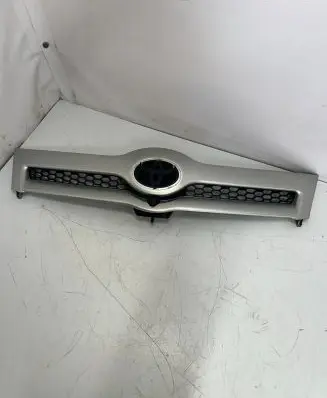 Toyota Corolla Verso E121 Front grill 531110F020