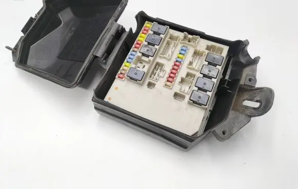 Renault Modus Fuse module 233293D