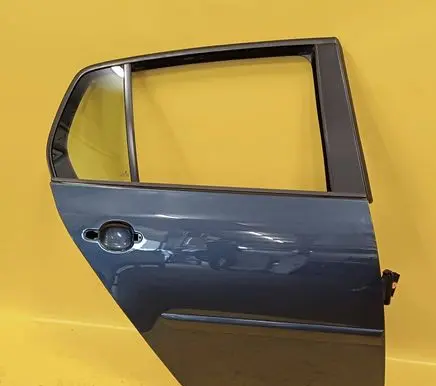 Volkswagen Golf V Rear door