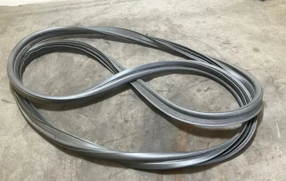 Trunk rubber seal (body)