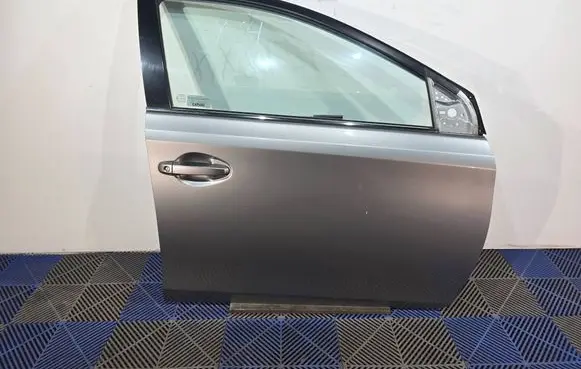 Toyota Auris E180 Front door 