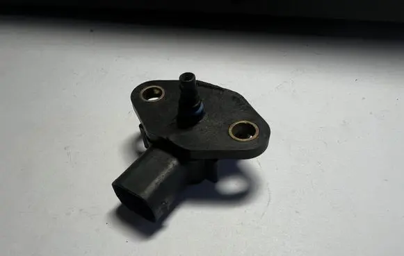 Mercedes-Benz A W169 Air pressure sensor A0041533128 4027 16244349
