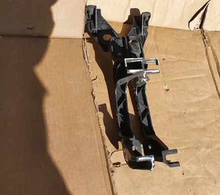 Skoda Superb B8 (3V) Headlight/headlamp mounting bracket 3V0805307 3V0805308