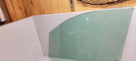 Volkswagen Caddy Rear door window glass 43R001057