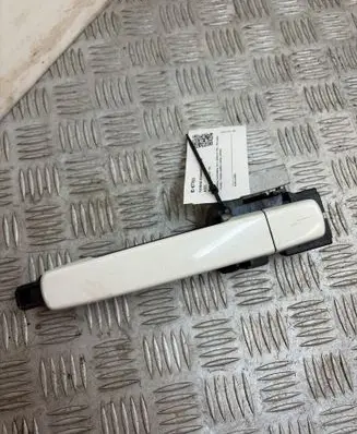 Nissan Qashqai Front door exterior handle 