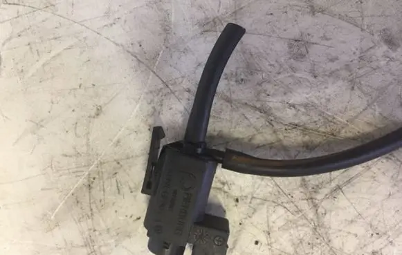 BMW X5 E70 Vacuum valve 1742712