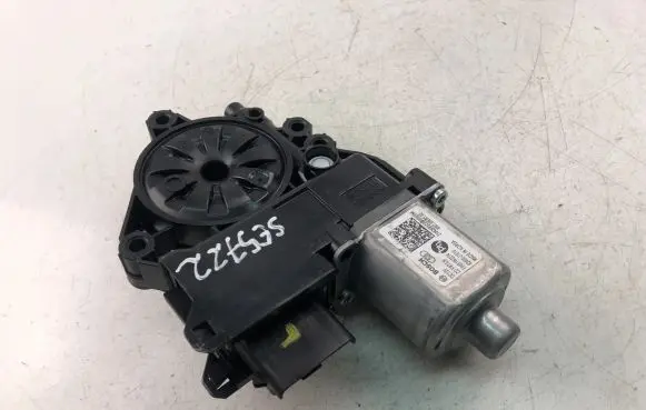 KIA Ceed Front door window regulator motor 82450J7010