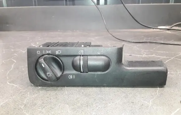 Volkswagen PASSAT B4 Steering rack control module 