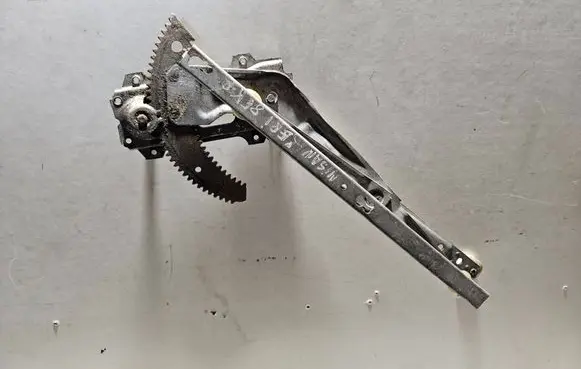 Nissan Cherry N12 Rear door manual window regulator 01M12