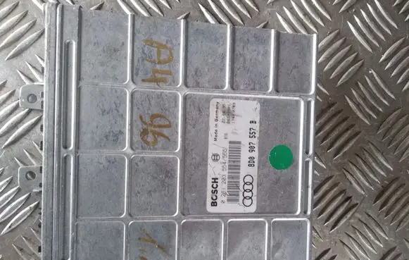 Audi A4 S4 B5 8D Engine control unit/module 0261203554555 8D0907557B