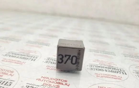 Volkswagen PASSAT B5 Other relay 