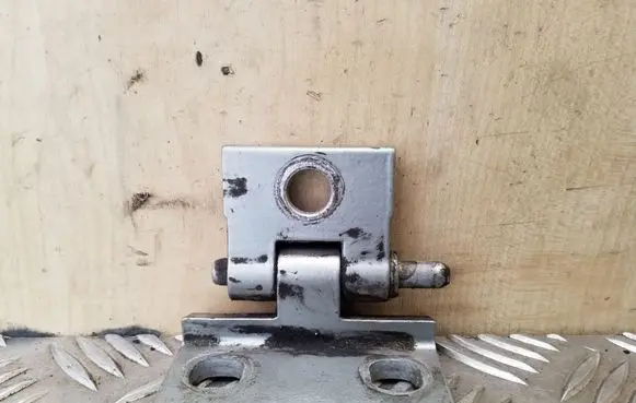 Volvo XC90 Front door upper hinge
