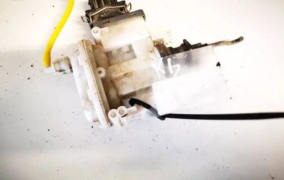 Volkswagen PASSAT B4 Central locking vacuum pump 3a0862153b